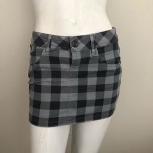 Miley Cyrus & Max Azria Women Buffalo Plaid checkered mini skirt Grey XSmall 0